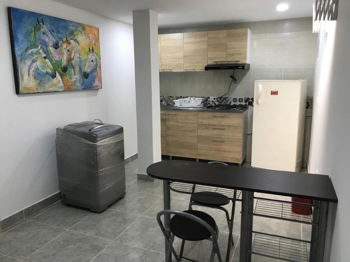 Home To Go Hostal Apartamentos カリ エクステリア 写真