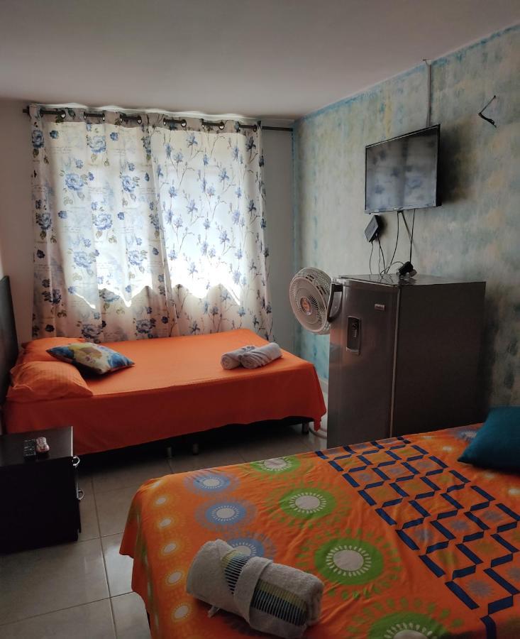Home To Go Hostal Apartamentos カリ エクステリア 写真