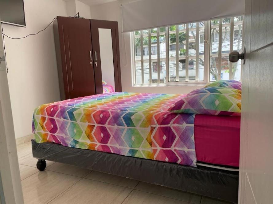 Home To Go Hostal Apartamentos カリ エクステリア 写真