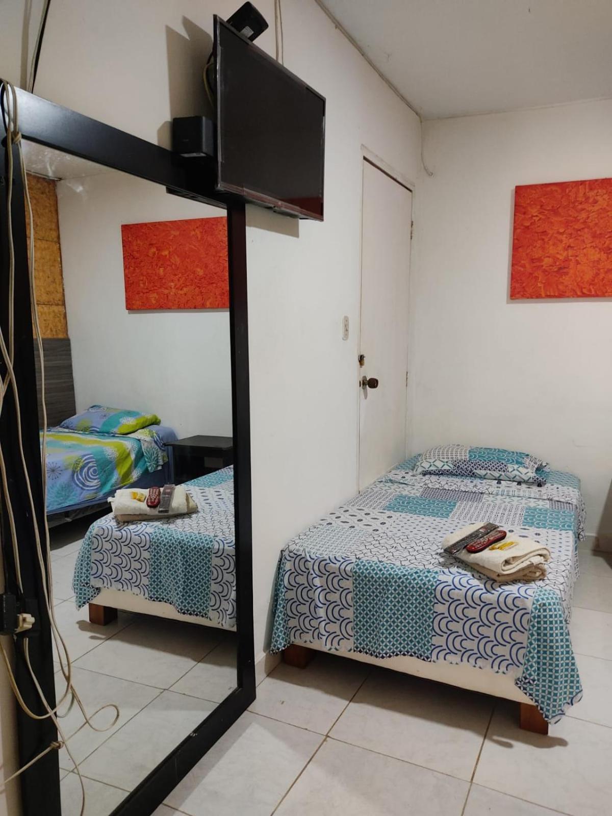 Home To Go Hostal Apartamentos カリ エクステリア 写真