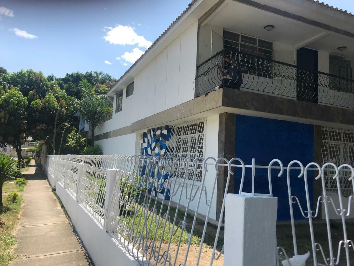 Home To Go Hostal Apartamentos カリ エクステリア 写真